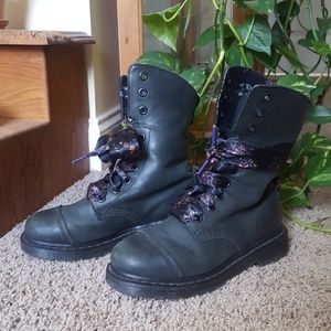 Dr. Martens Boots Sz 8